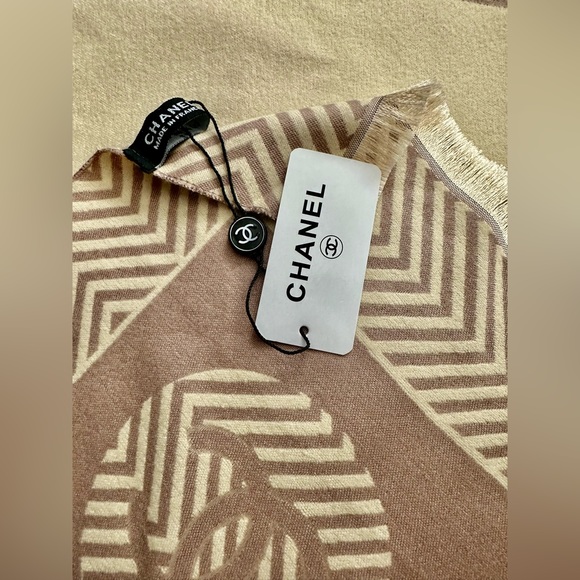NWT🔥✨ CHANEL Stole/Scarf/Shawl made with cashmere & silk🤩 14S A52187X26009 - Picture 2 of 15